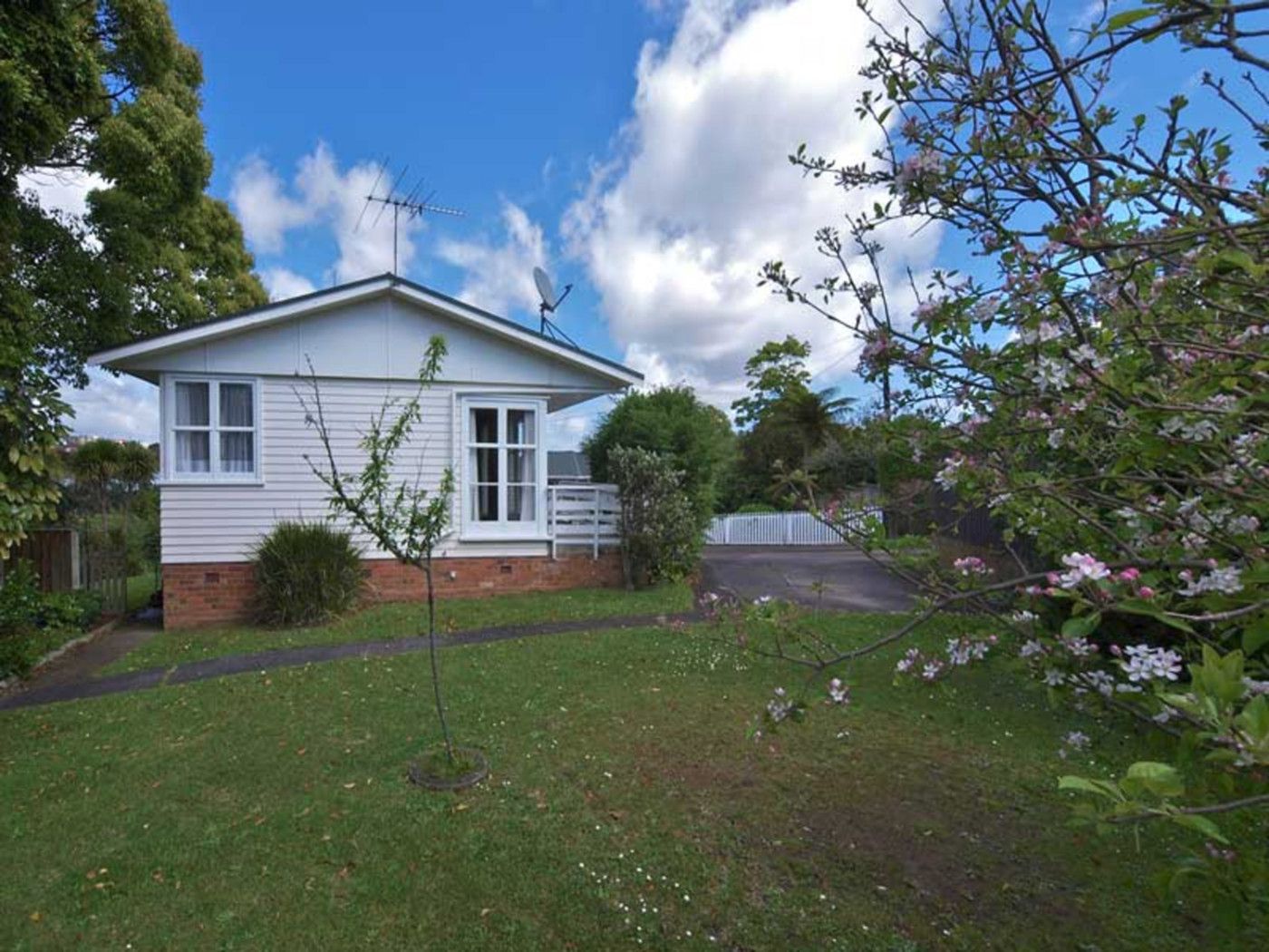 25 Hutchinson Road, Howick, Manukau City