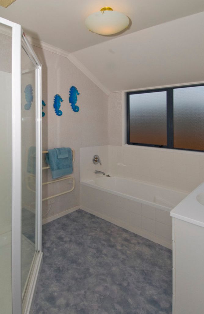 32 Rathmar Drive, Alfriston, Manukau City