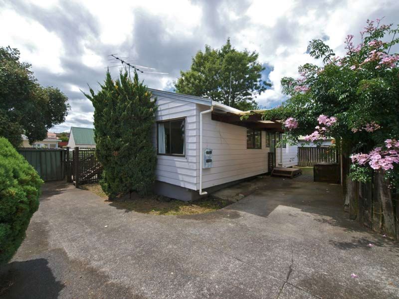 One look. You'll be hooked! - Manurewa