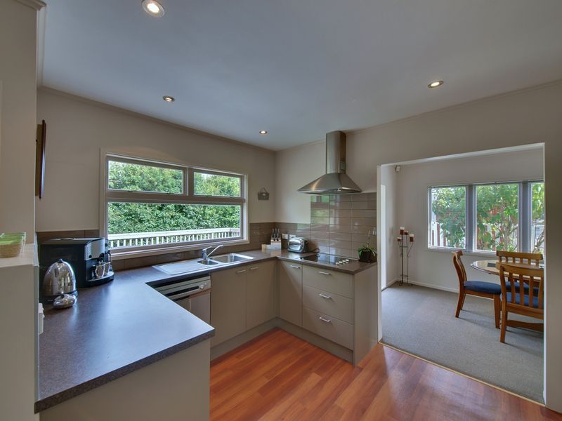 Let me entertain you! - Papatoetoe