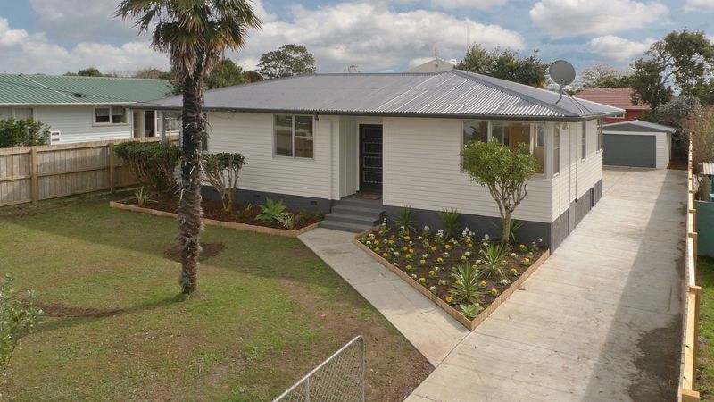 Simply Stunning - Mangere