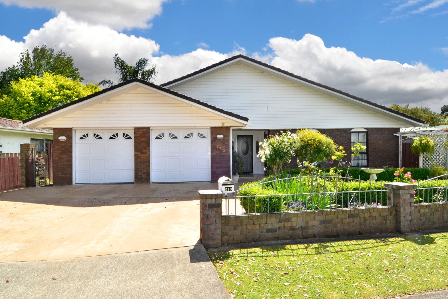 213 Walter Strevens Drive, Conifer Grove, Manukau City