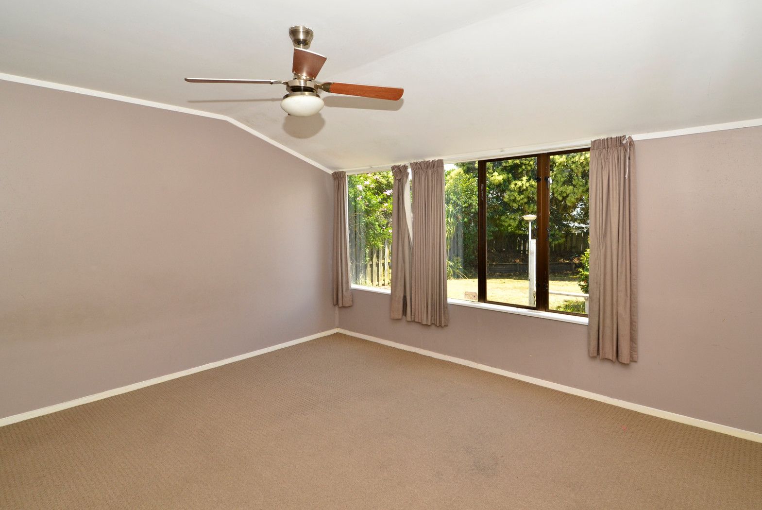 16 Finlayson Avenue, Clendon Park, Manukau City