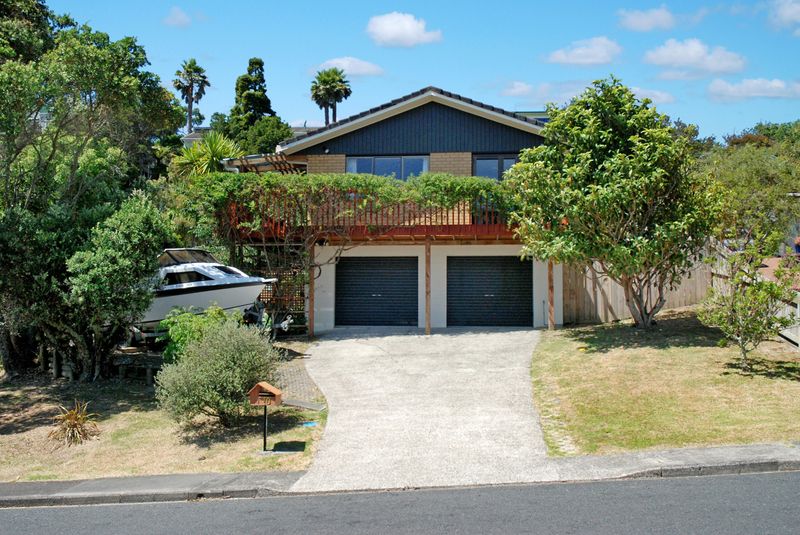 House 10 Pluto Place, Beach Haven, North Shore City