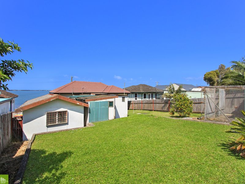 5 Grose Avenue - First Class Real Estate 26 Holborn Street, Berkeley, NSW - Residential House Sold