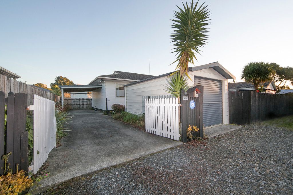 1/161 Bruce Mclaren Road, Henderson, Waitakere City