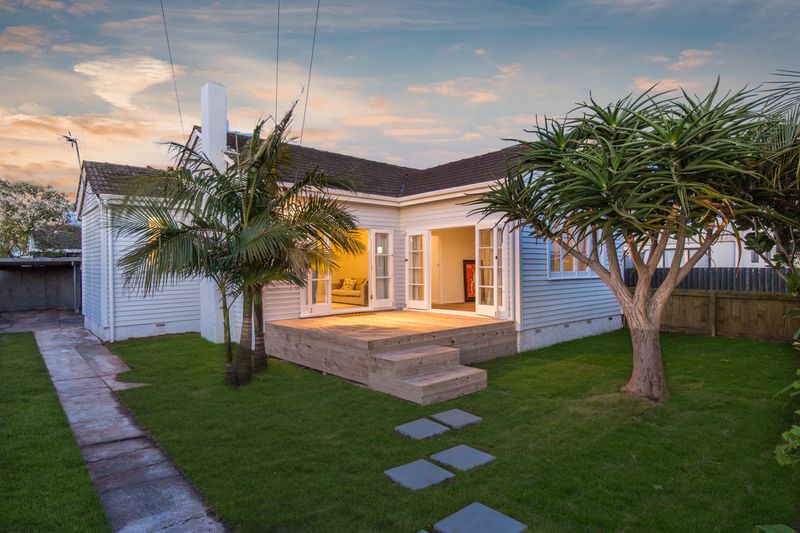 #ContemporaryCharm - Mangere East