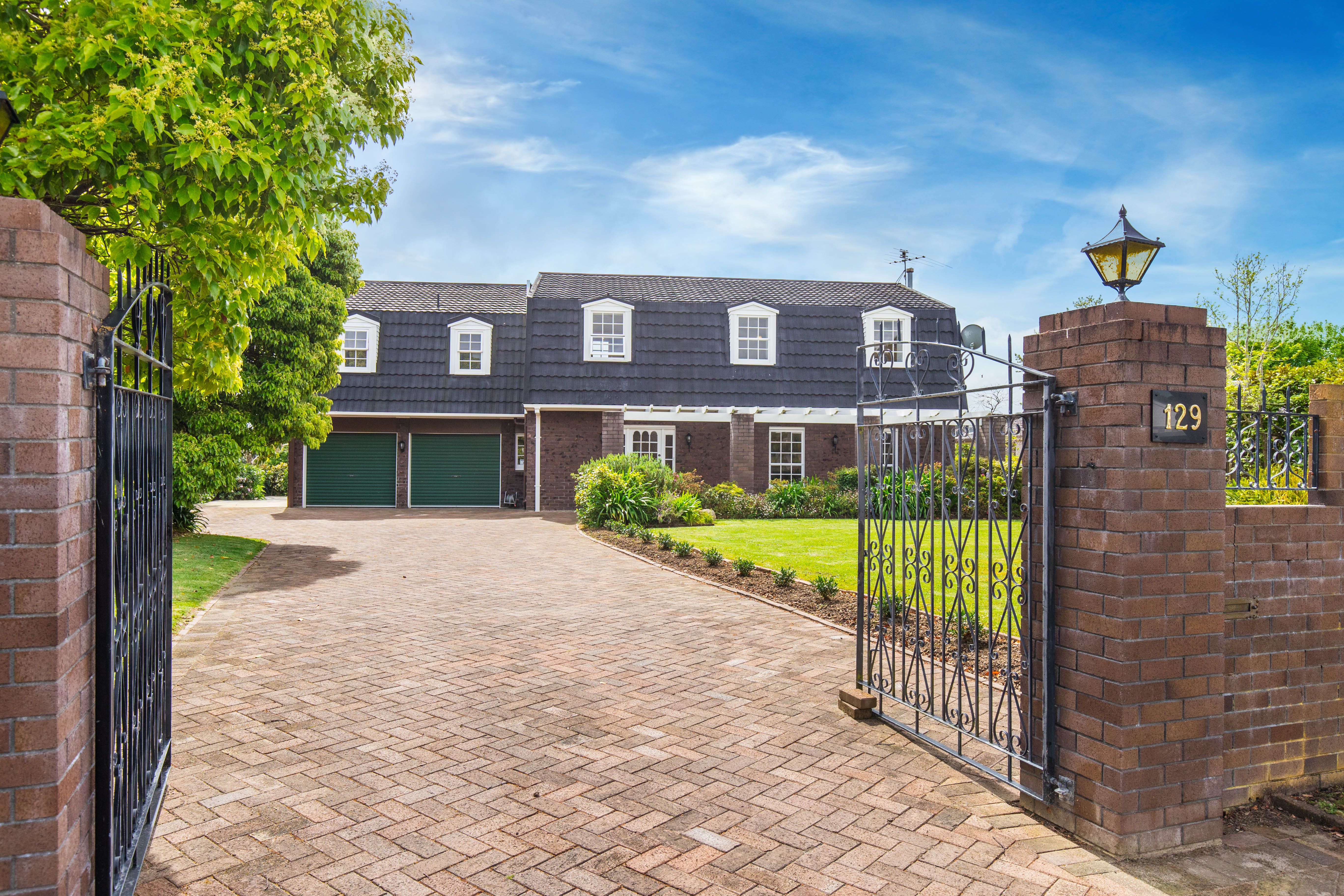 129 Fisher Parade, Sunnyhills, Manukau City