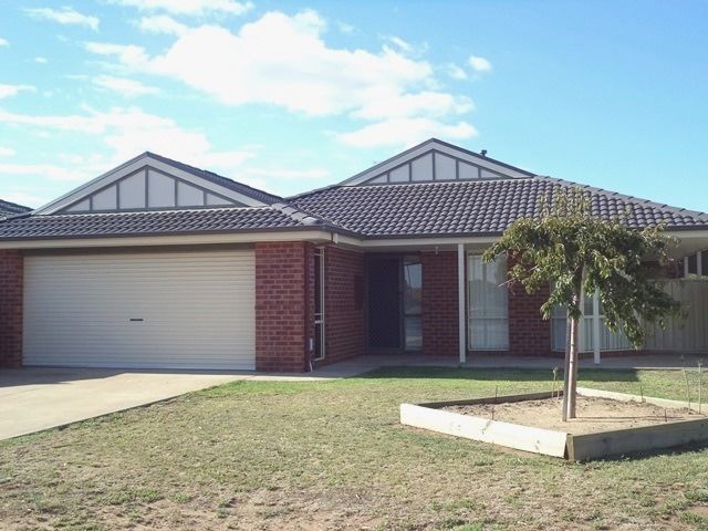 2 Woodlands Circuit, Echuca, VIC - Rental House for Rent