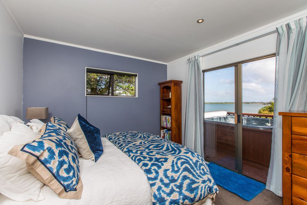 2/18 Aurea Avenue, Pakuranga, Manukau City