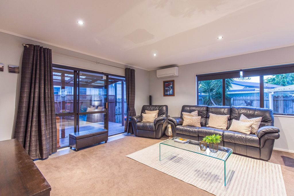 2/18 Aurea Avenue, Pakuranga, Manukau City