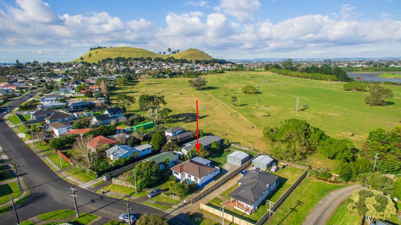 Character Bungalow with views.. - Mangere Bridge