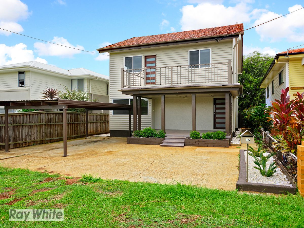 House for Auction at15 Griffith Road, Scarborough, QLD