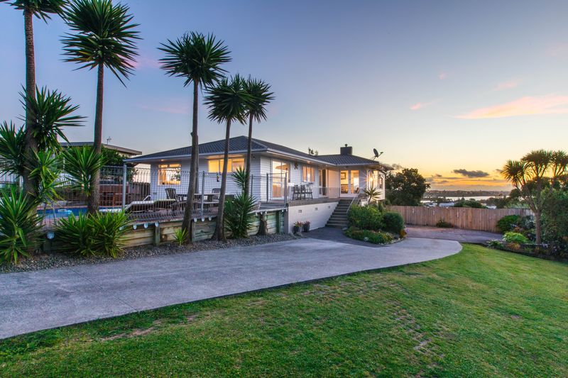 True Slice of Family Paradise! - Pakuranga
