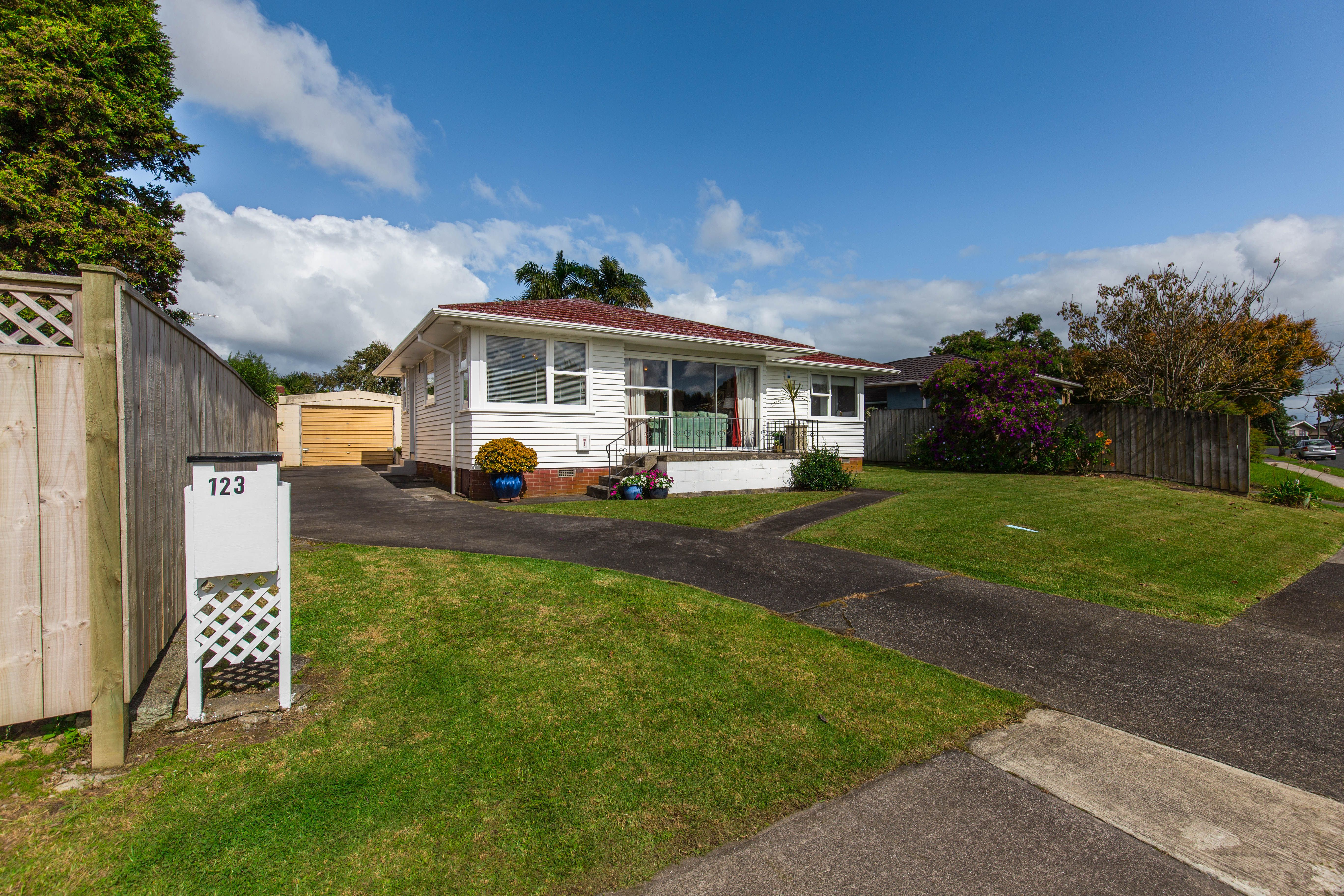 123 Edgewater Drive, Pakuranga, Manukau City