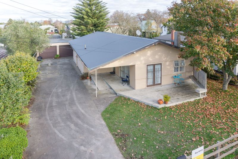 Out Of Town Owner! Must Sell! - Hamilton East