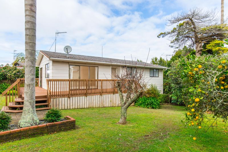 Classic, Private & Freehold! - Pakuranga