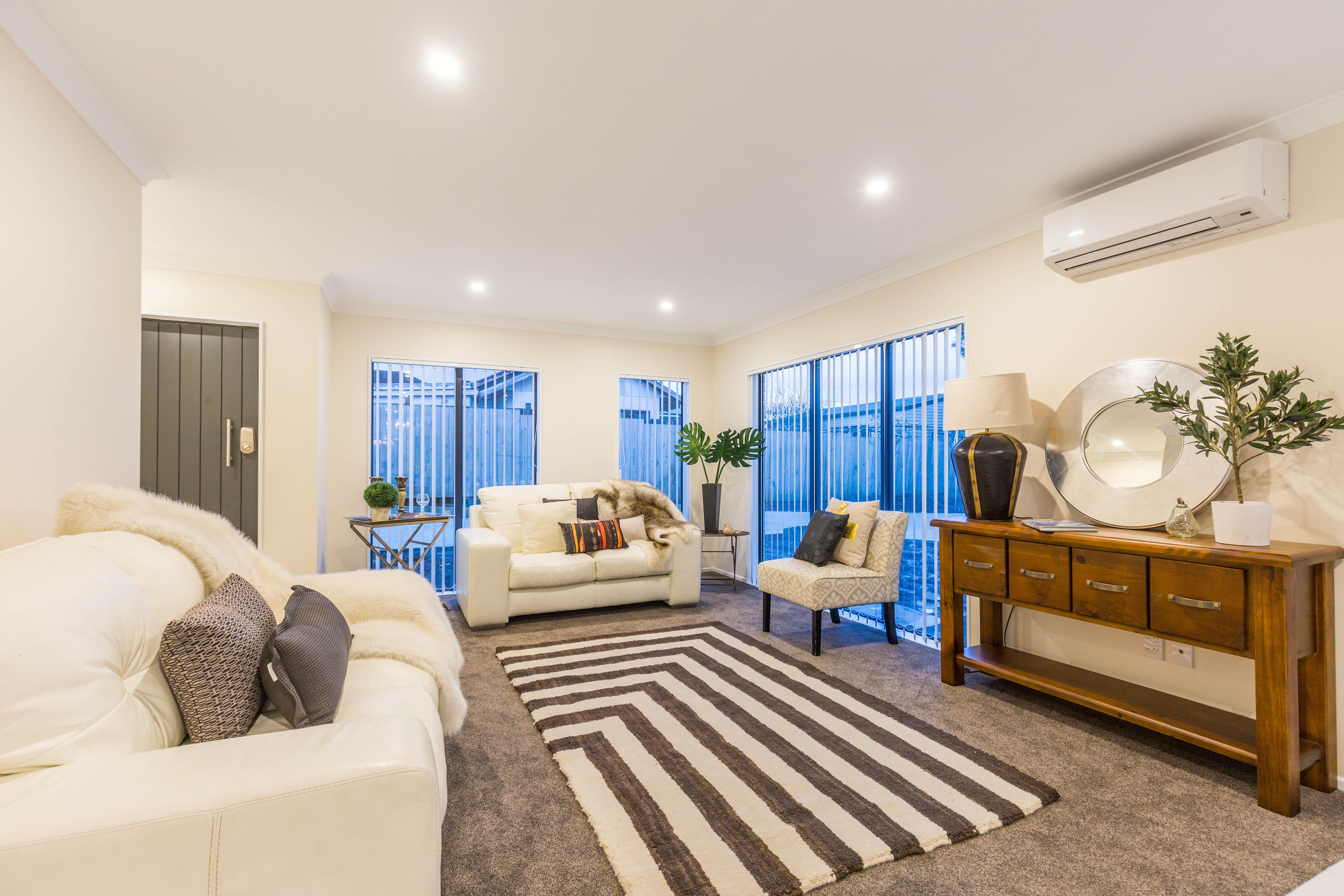 2/160 Robertson Road, Mangere, Manukau City